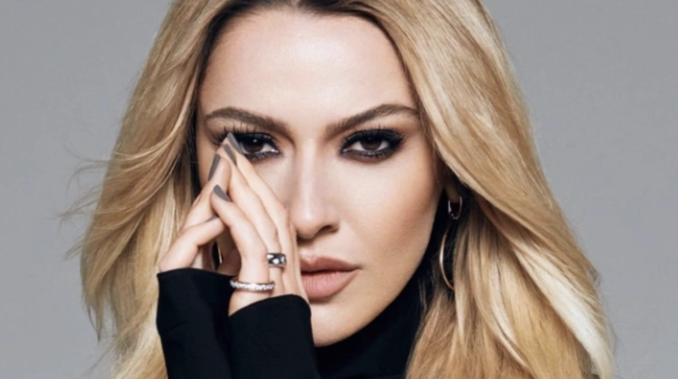 Hadise:”Dijital Platformlarda Bir Şeyler Dönüyor!”